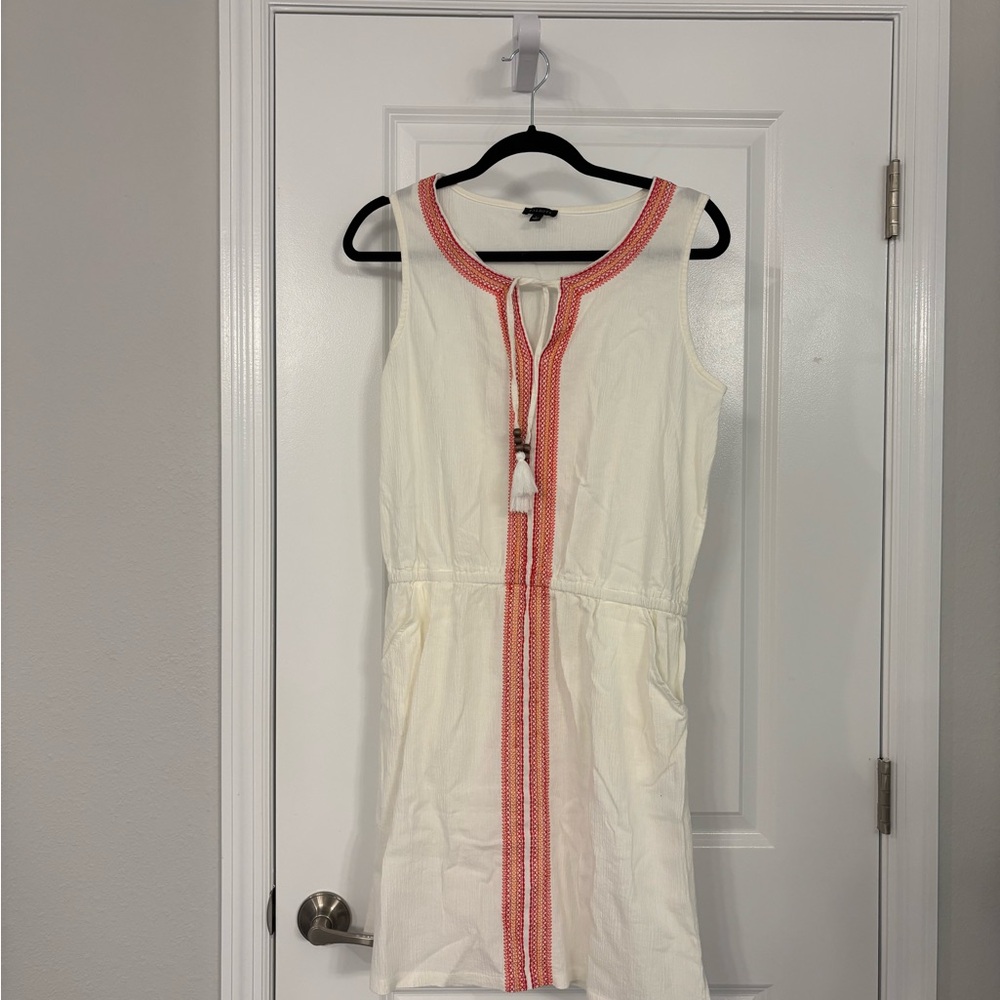 Talbots White Top with Coral Embroidery and Black Trim